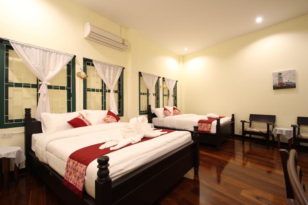 Srisomboon Hostel Trang Exterior photo