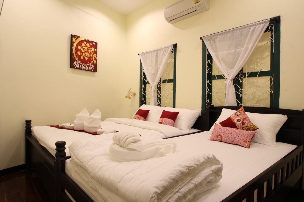 Srisomboon Hostel Trang Exterior photo