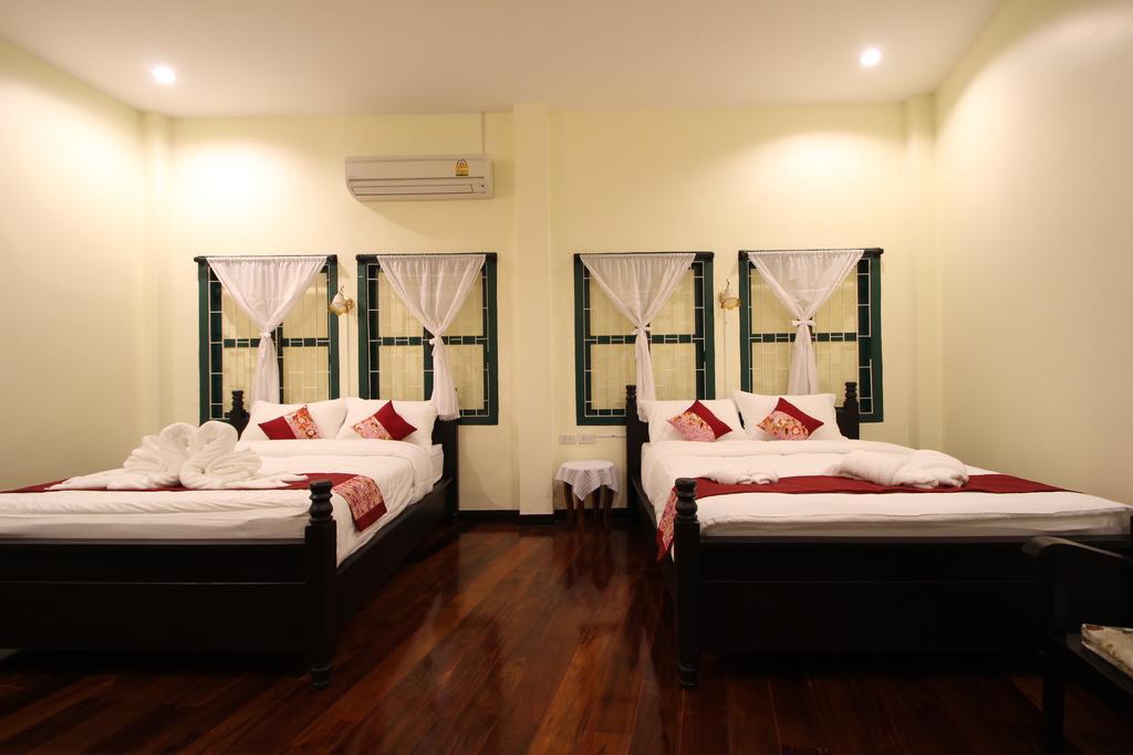 Srisomboon Hostel Trang Exterior photo