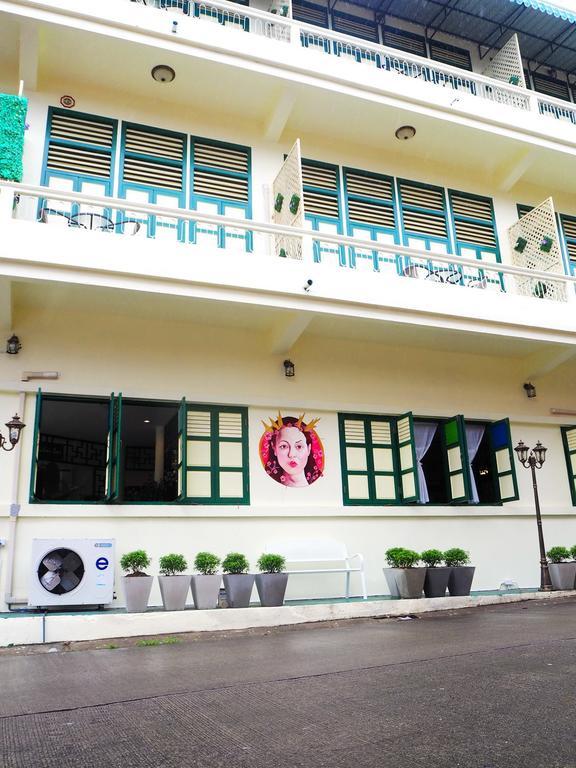 Srisomboon Hostel Trang Exterior photo
