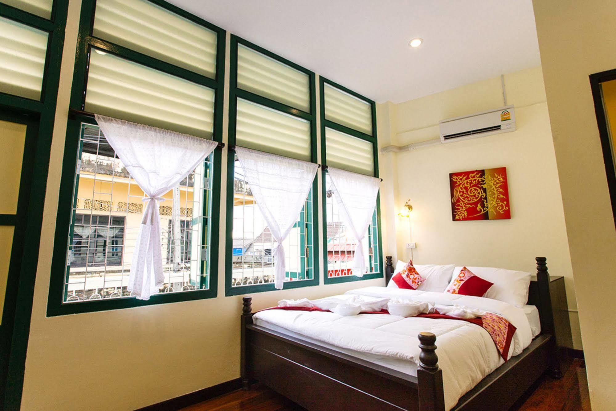Srisomboon Hostel Trang Exterior photo
