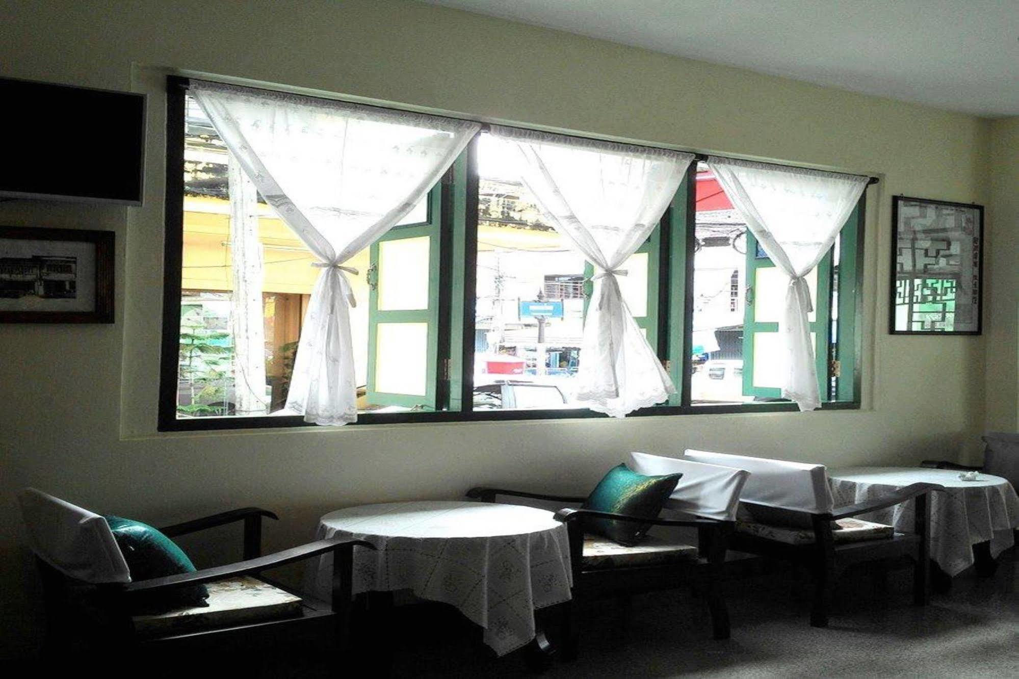 Srisomboon Hostel Trang Exterior photo