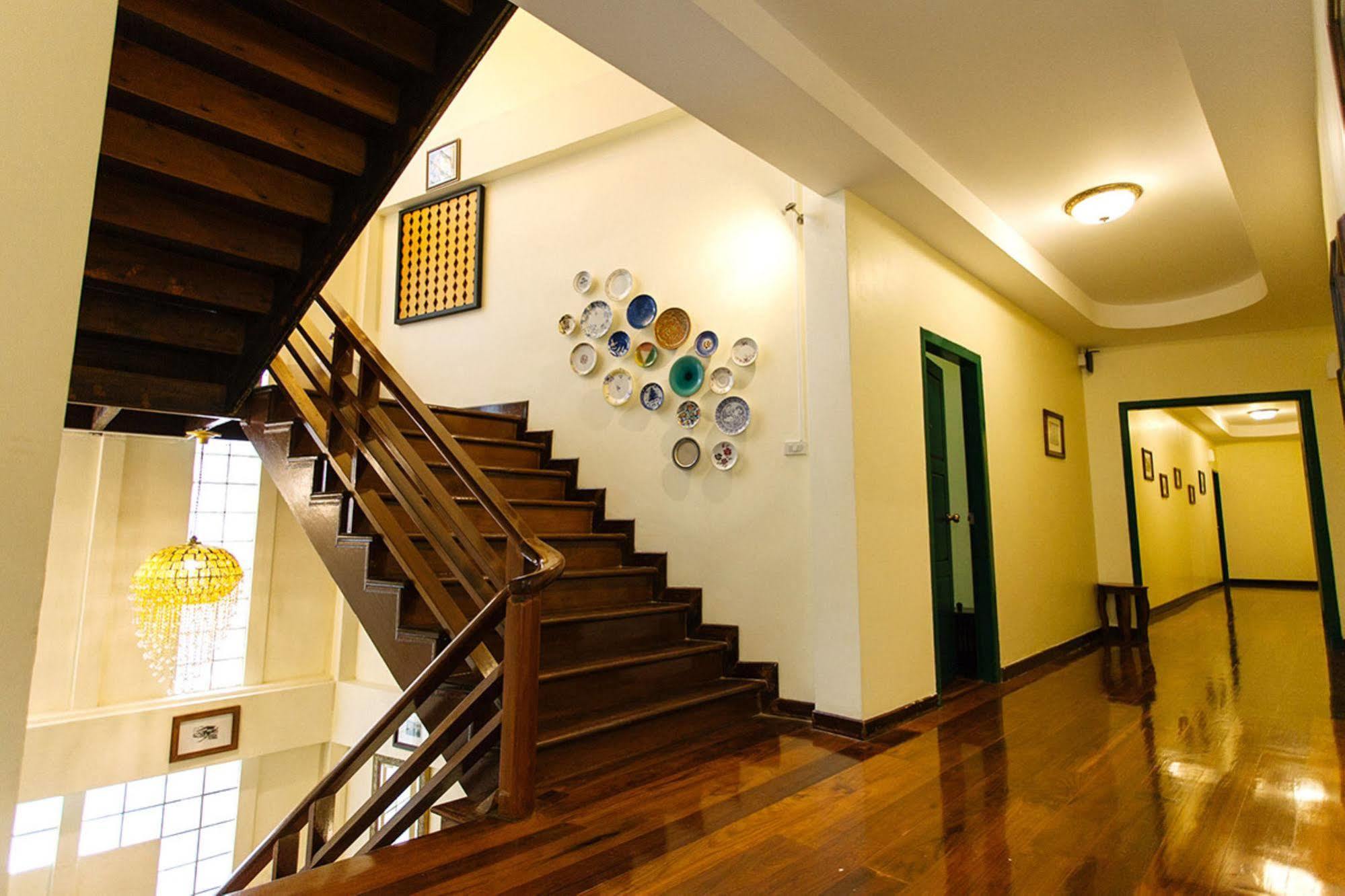 Srisomboon Hostel Trang Exterior photo