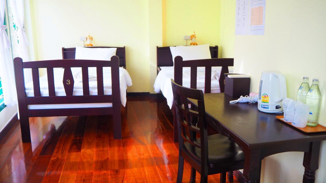 Srisomboon Hostel Trang Exterior photo
